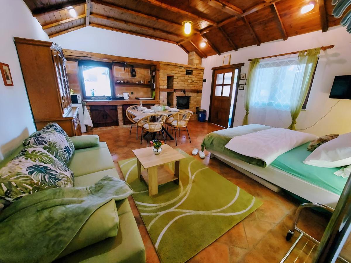 Studio Apartman Buteo Jastrebarsko Extérieur photo