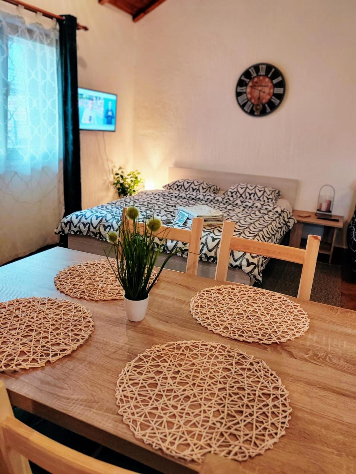 Studio Apartman Buteo Jastrebarsko Extérieur photo